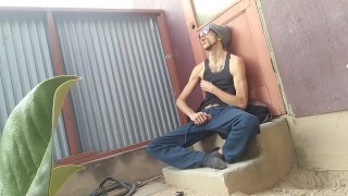 Homeless Guy Slams & Strokes His Big Cock Outside in Alley – Caught on Cam!